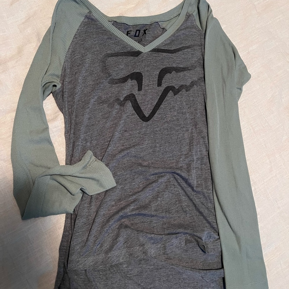 Fox Women's Gray and Green Long Sleeve Top